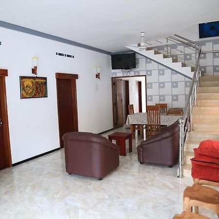 Yaarl Holiday Inn Jaffna Esterno foto