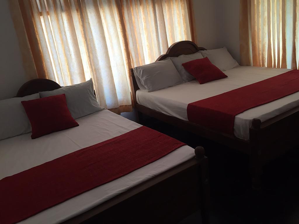 Yaarl Holiday Inn Jaffna Esterno foto
