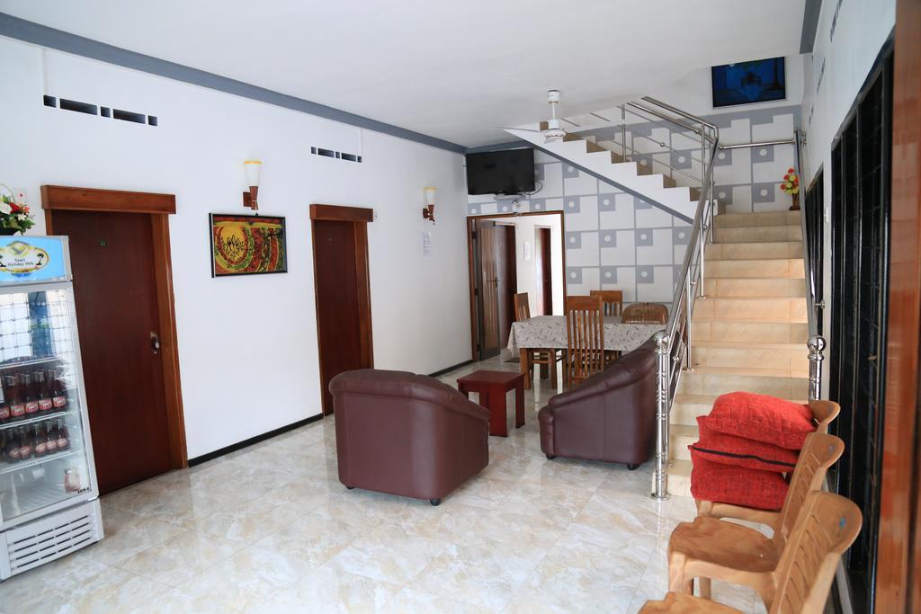 Yaarl Holiday Inn Jaffna Esterno foto