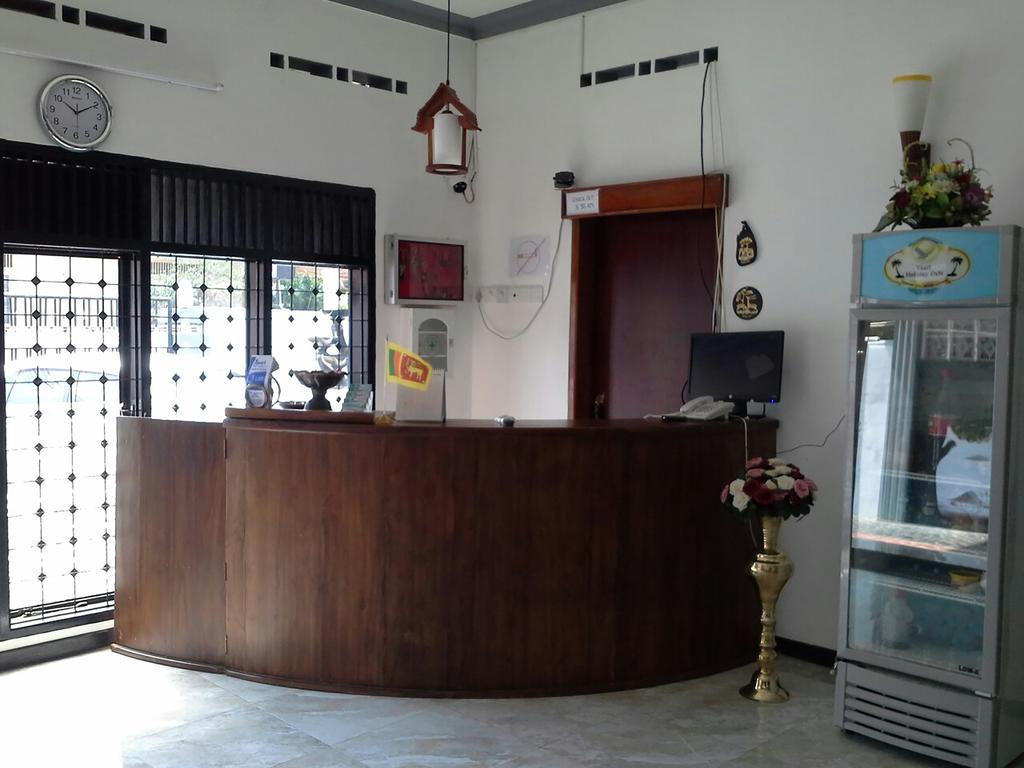Yaarl Holiday Inn Jaffna Esterno foto