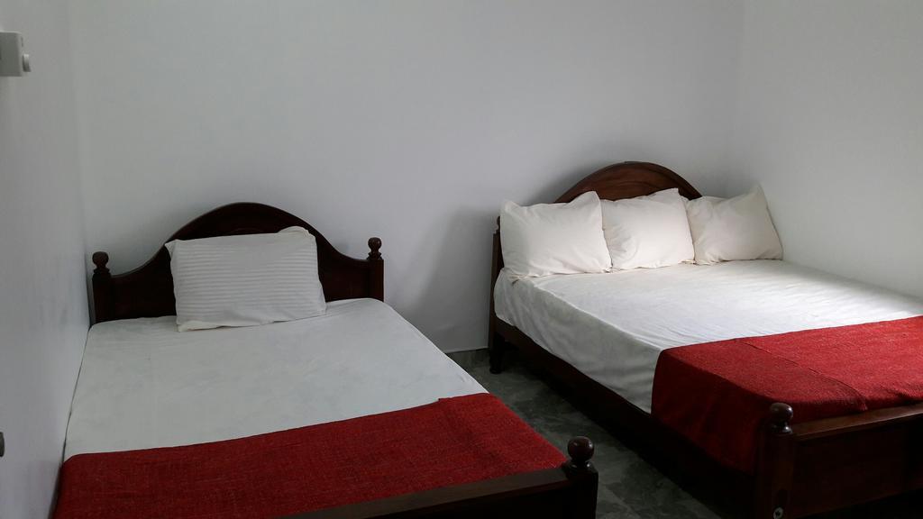 Yaarl Holiday Inn Jaffna Esterno foto