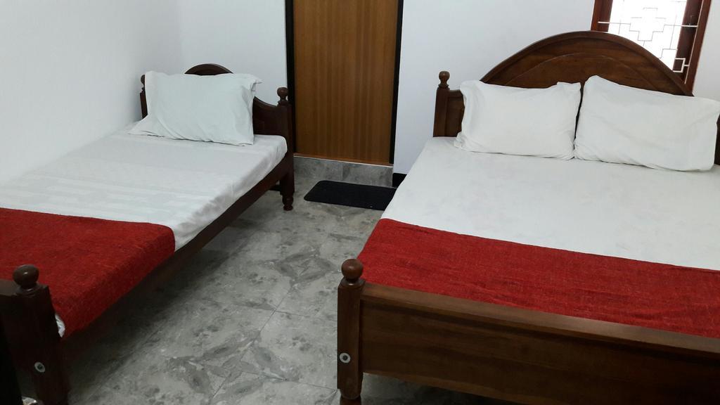 Yaarl Holiday Inn Jaffna Esterno foto