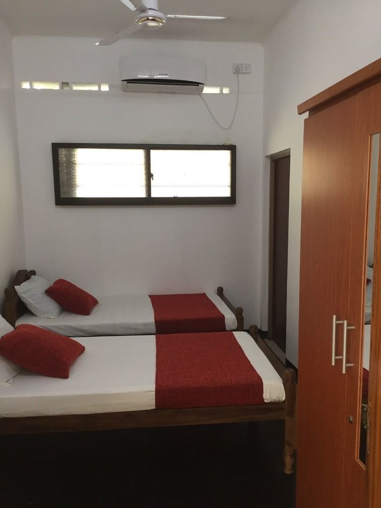 Yaarl Holiday Inn Jaffna Esterno foto