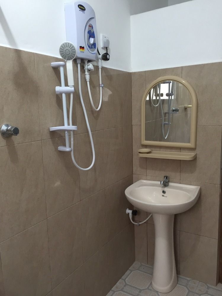 Yaarl Holiday Inn Jaffna Esterno foto