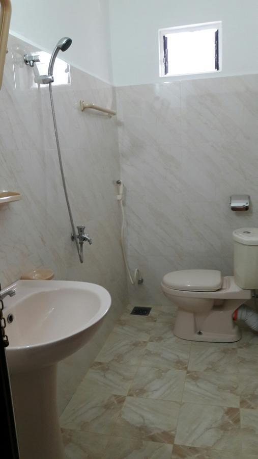 Yaarl Holiday Inn Jaffna Esterno foto