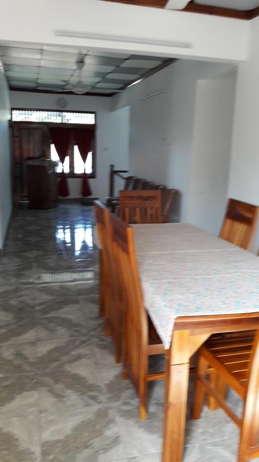 Yaarl Holiday Inn Jaffna Esterno foto